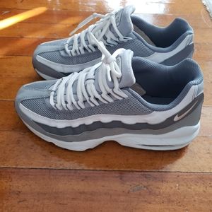 Airmax 95 Size 6 big boys grey and white